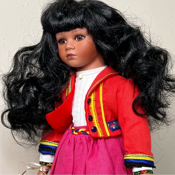 House of LLoyd Native American 16” Tall Bonita Doll 120583 - Picture 5 of 7